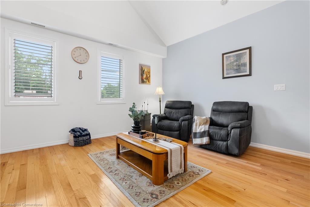 582 Upper James Street Property Photo 19