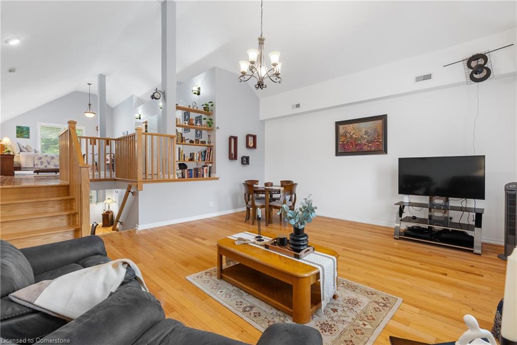 582 Upper James Street Property Photo 20