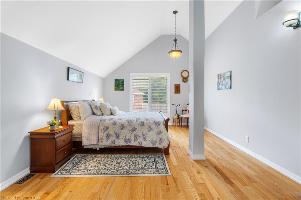 582 Upper James Street Property Photo 22
