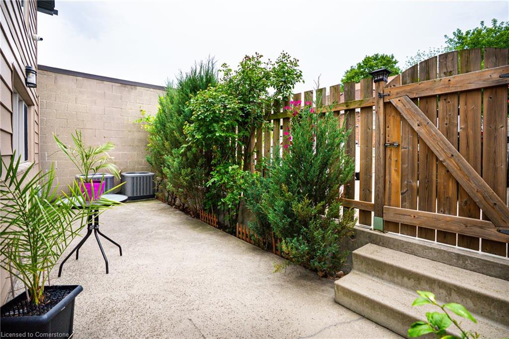 582 Upper James Street Property Photo 26