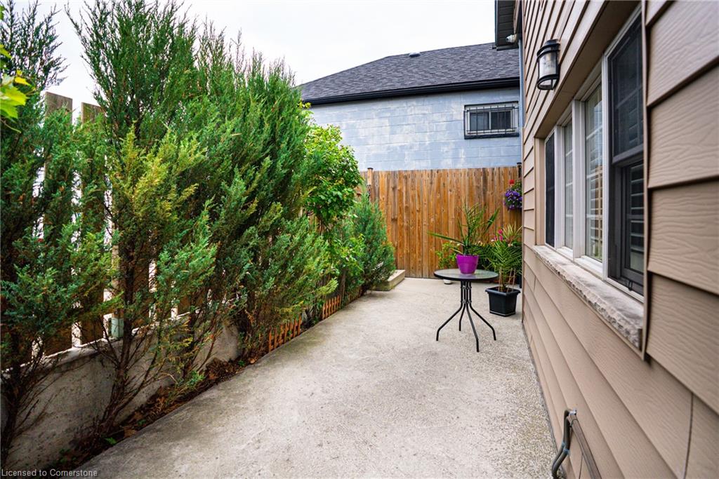 582 Upper James Street Property Photo 27