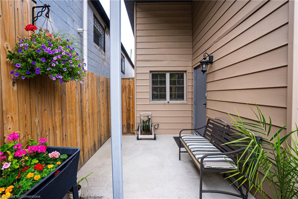 582 Upper James Street Property Photo 28