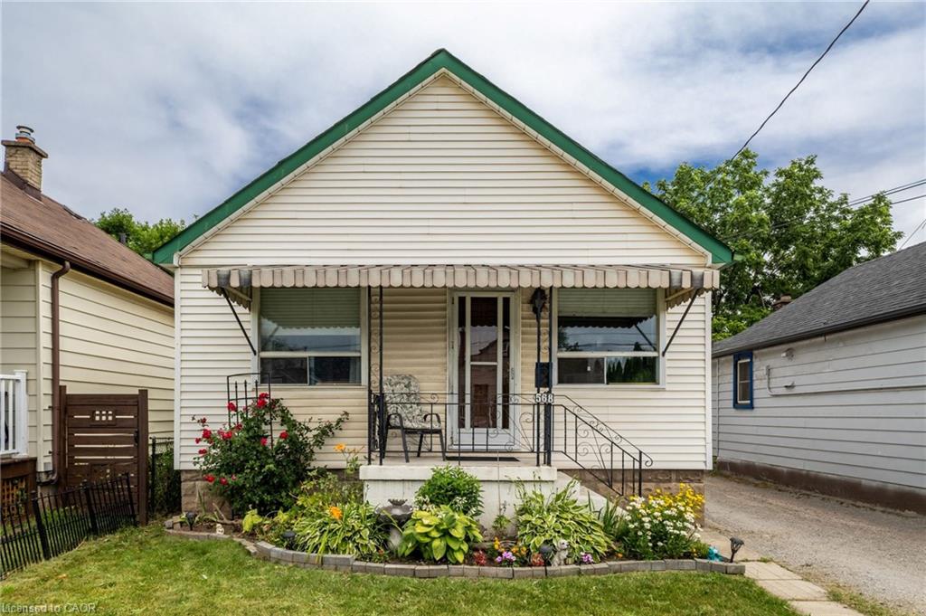 568 Barnaby Street Property Photo 4