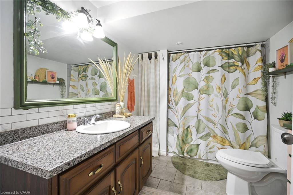 568 Barnaby Street Property Photo 33