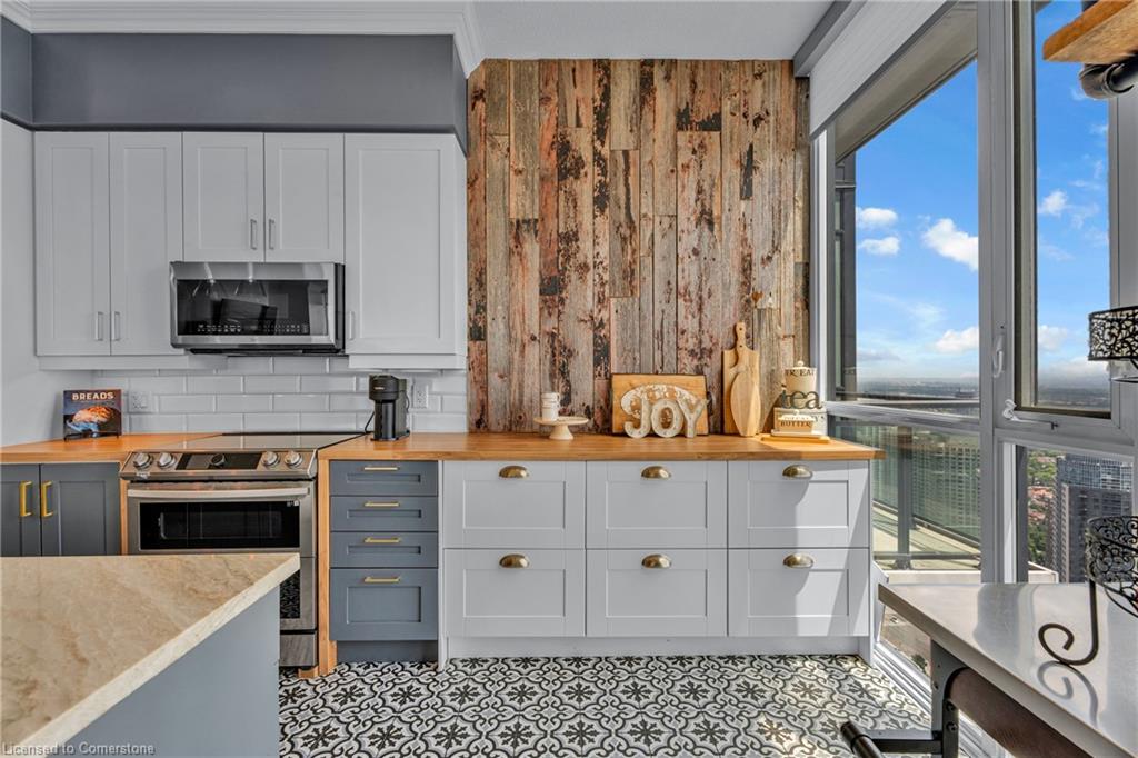 4070 Confederation Parkway Property Photo 8