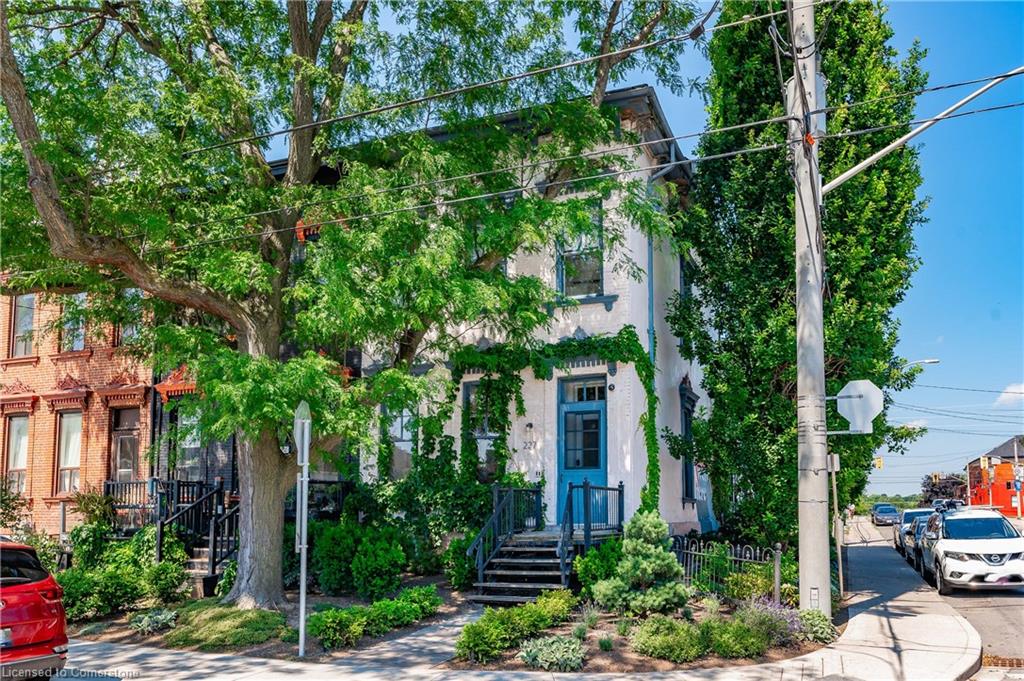 227 Park Street N Property Photo 1