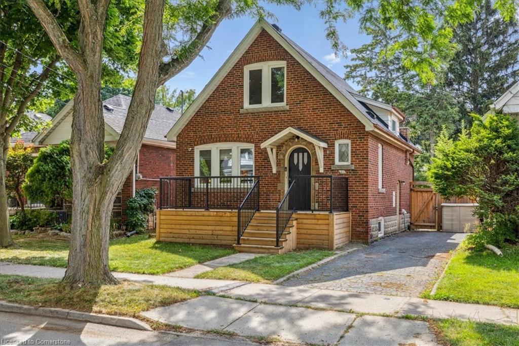 61 Bond Street N Property Photo 1