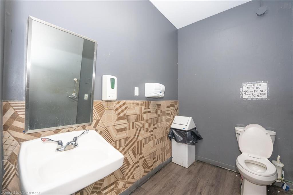 155 Dundas Street E Property Photo 13