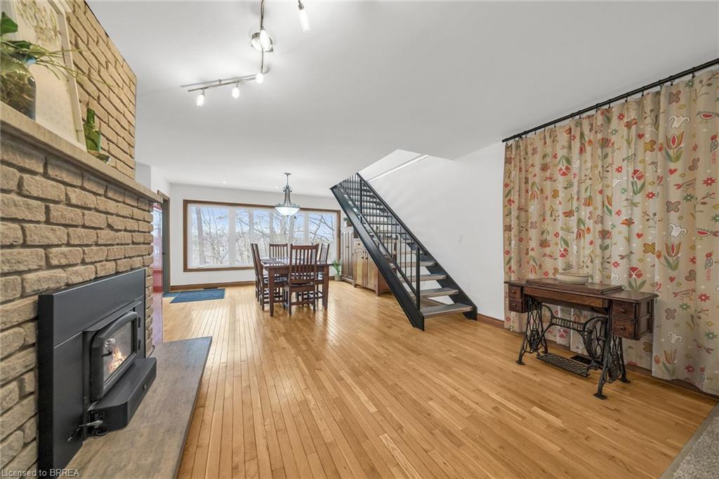 38 Grand River Street S Property Photo 14