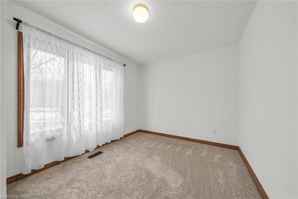 38 Grand River Street S Property Photo 20