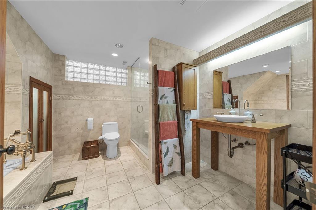 38 Grand River Street S Property Photo 33