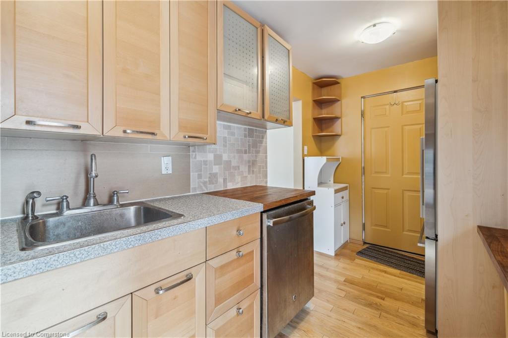 191 James Street S Property Photo 33