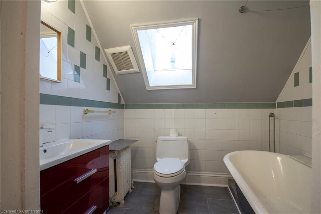 191 James Street S Property Photo 39