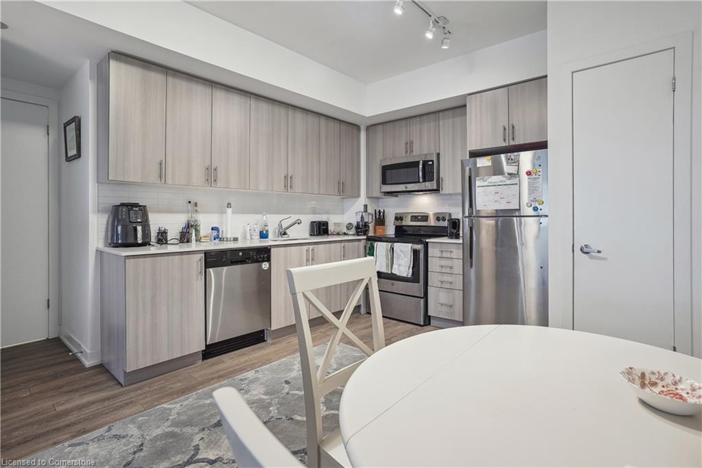 309-550 North Service Road Property Photo 8