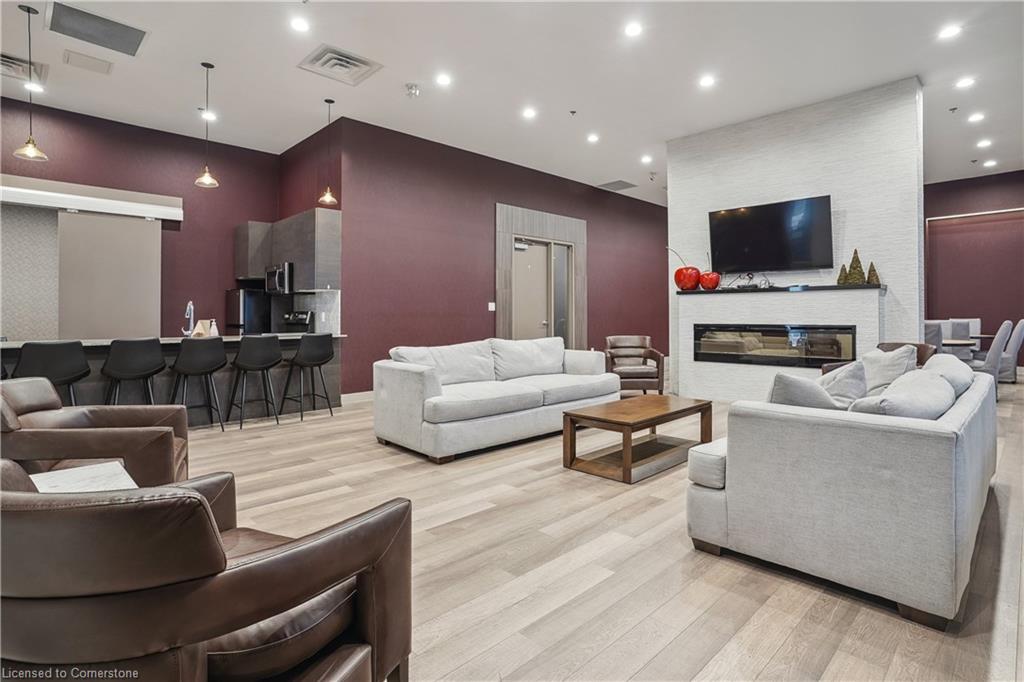 309-550 North Service Road Property Photo 32