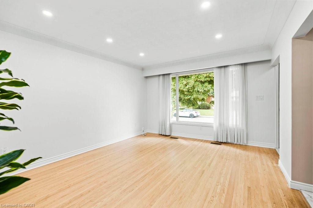 25 Greeningdon Drive Property Photo 3