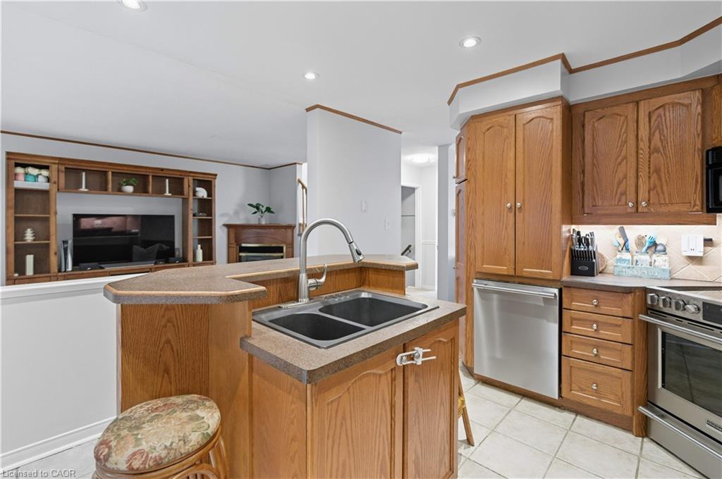 2425 Headon Forest Drive Property Photo 14