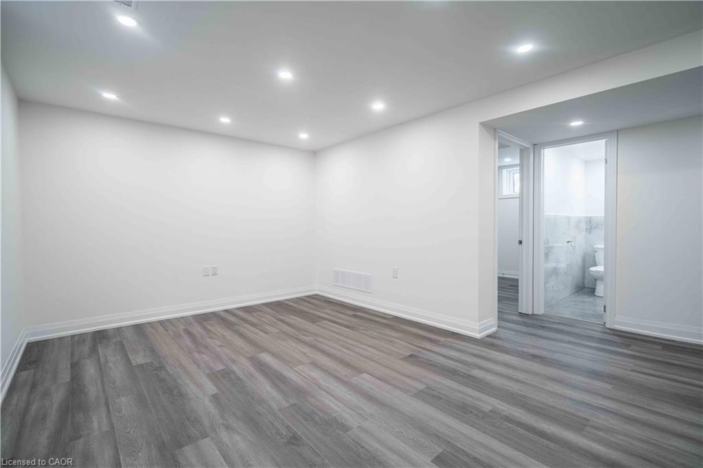 356 East 17th Street Property Photo 8