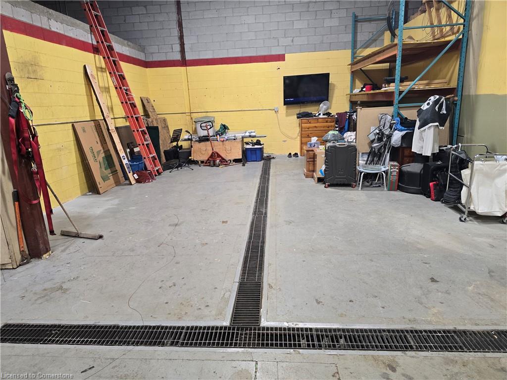 29-5100 South Service Road Property Photo 6