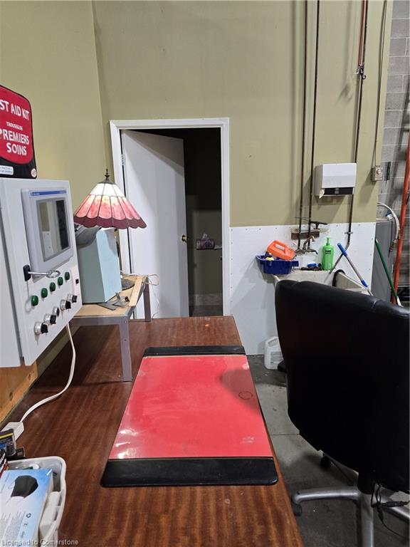 29-5100 South Service Road Property Photo 11