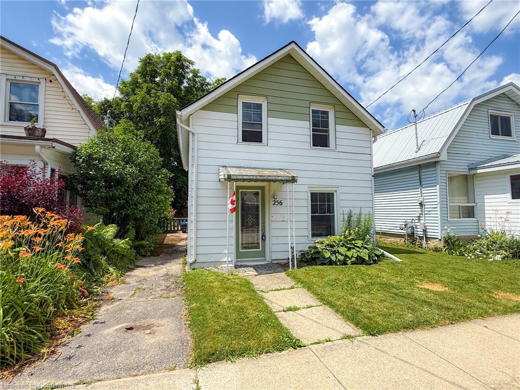 256 Head Street S Property Photo 1