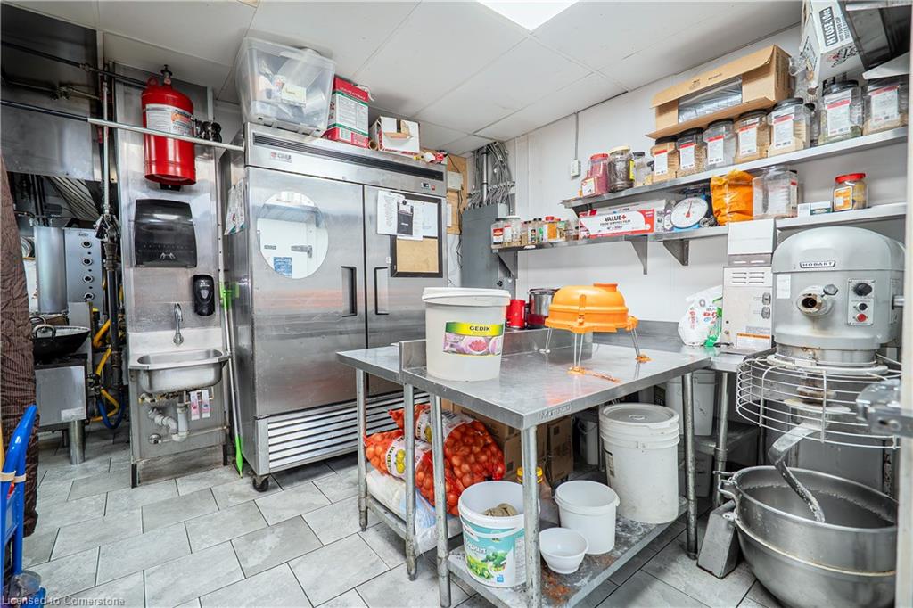 1515 Gordon Street Property Photo 28