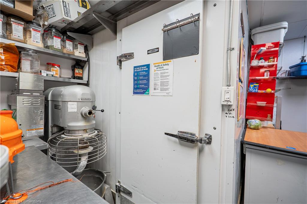1515 Gordon Street Property Photo 29