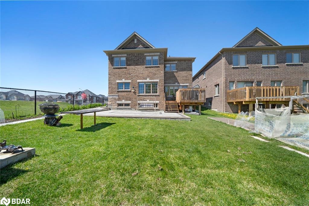 1601 Emberton Way Property Photo 37