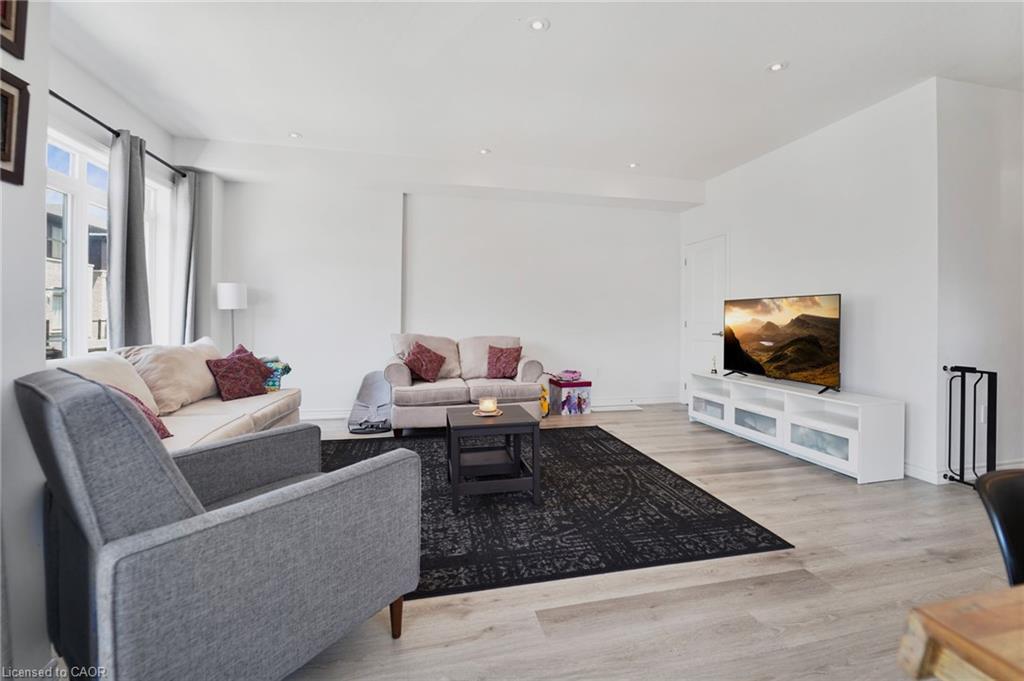 104-461 Blackburn Drive Property Photo 8