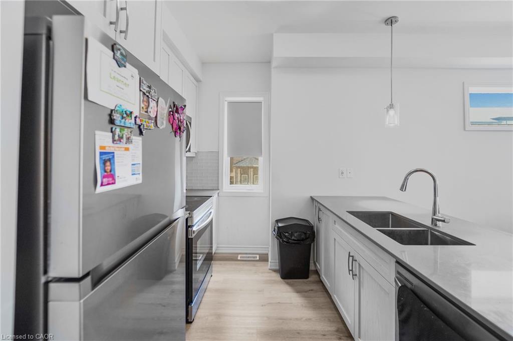 104-461 Blackburn Drive Property Photo 15