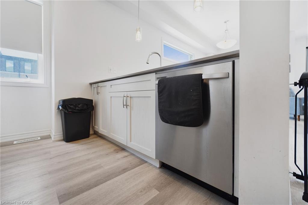 104-461 Blackburn Drive Property Photo 18