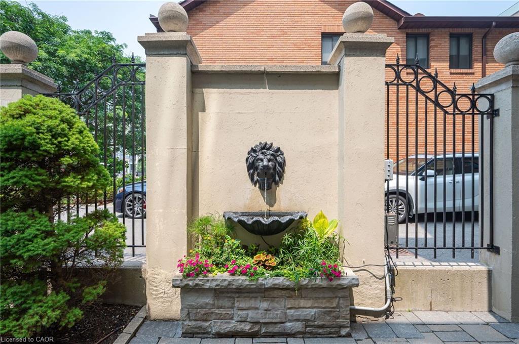 406-415 Locust Street Property Photo 7