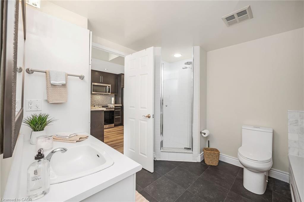 406-415 Locust Street Property Photo 33