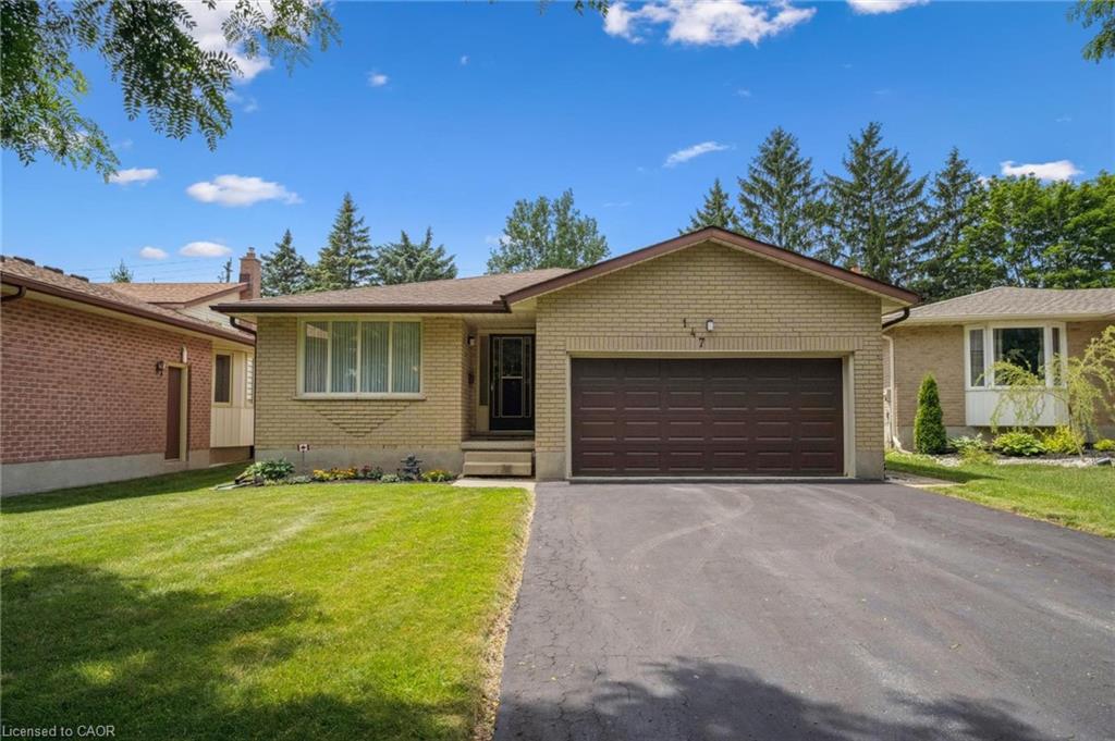147 Sunpoint Crescent Property Photo 1