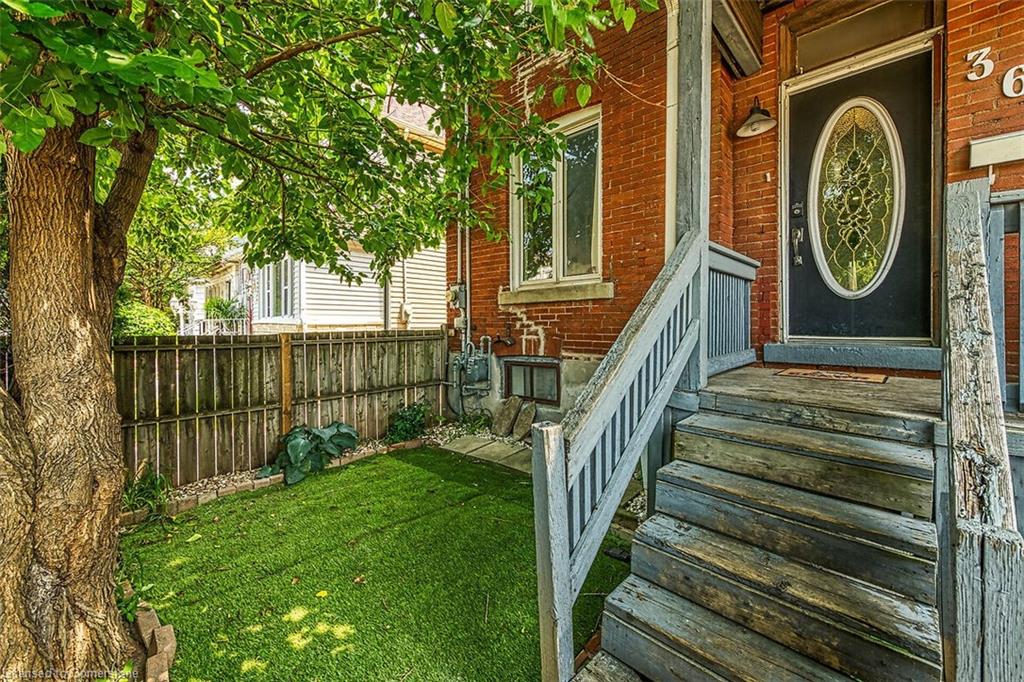 368 Emerald Street N Property Photo 1