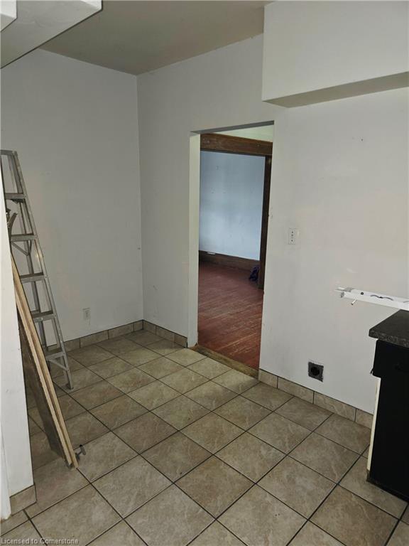 15 Shade Street Property Photo 3