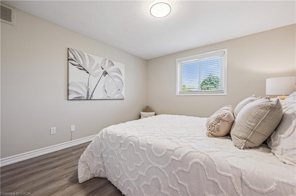 93 Glenbrook Crescent Property Photo 22