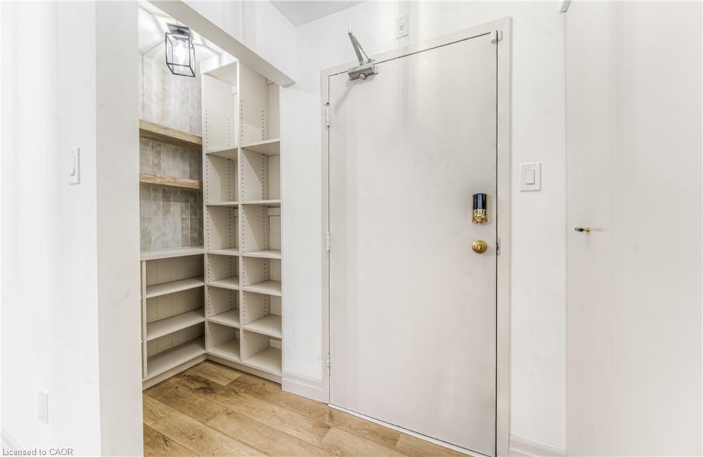 321-15 Hofstetter Avenue Property Photo 5