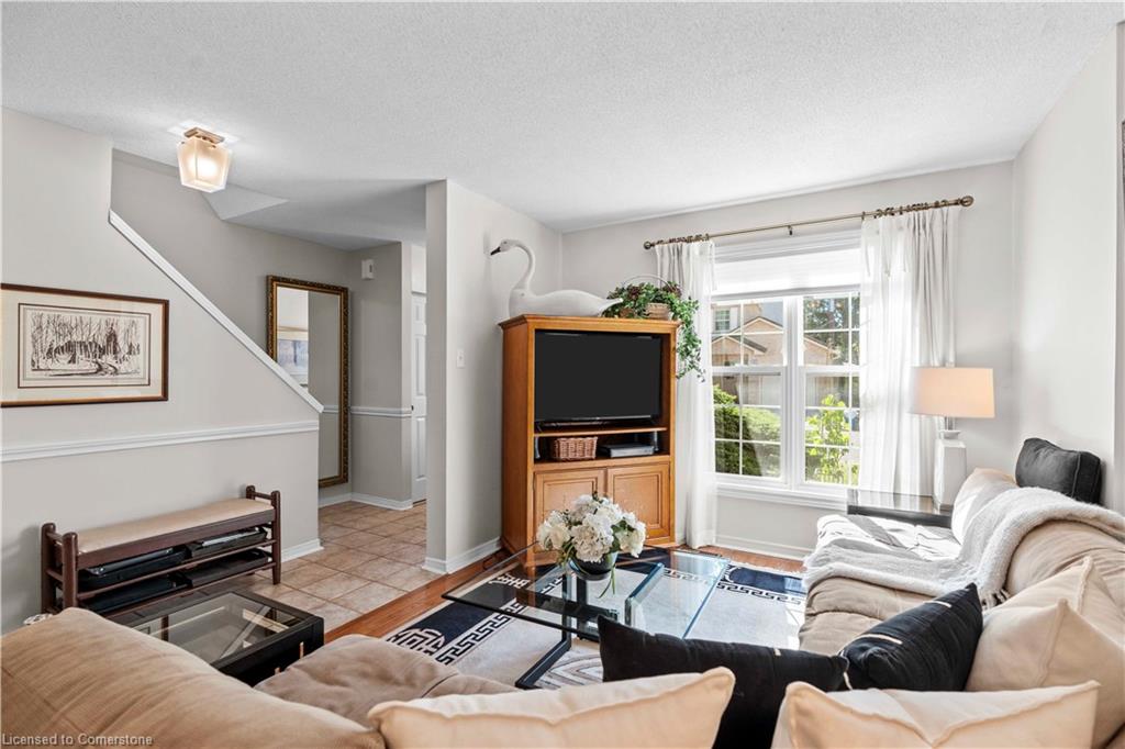 56-2272 Mowat Avenue Property Photo 4