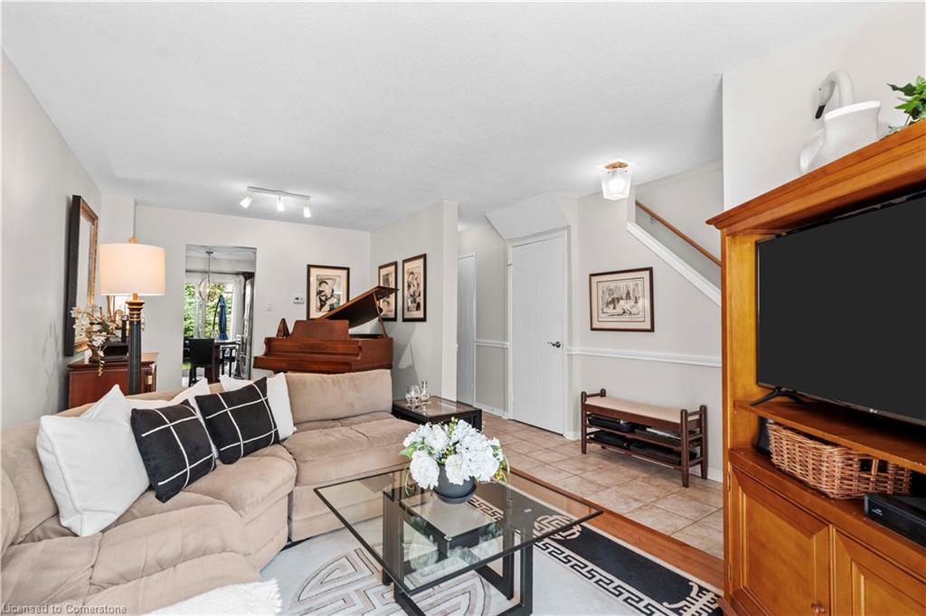 56-2272 Mowat Avenue Property Photo 5