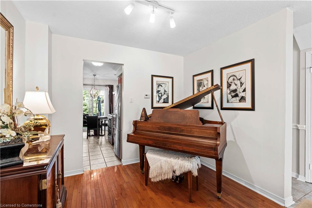 56-2272 Mowat Avenue Property Photo 6