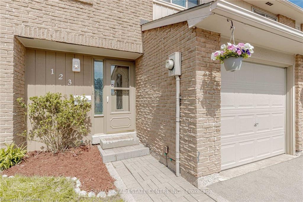 123-1526 Lancaster Drive Property Photo 5