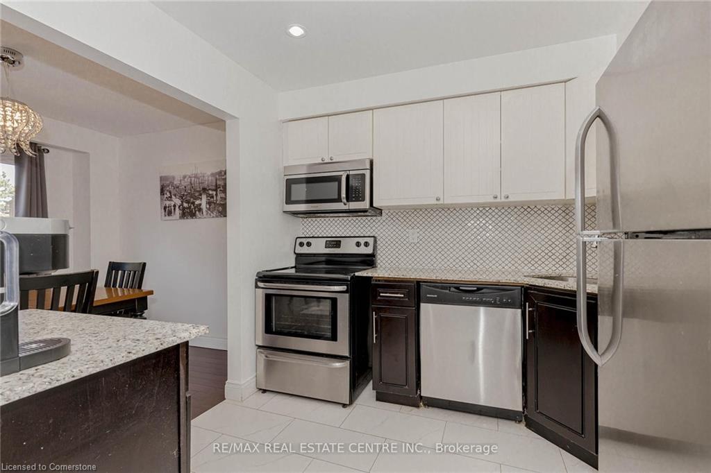 123-1526 Lancaster Drive Property Photo 6