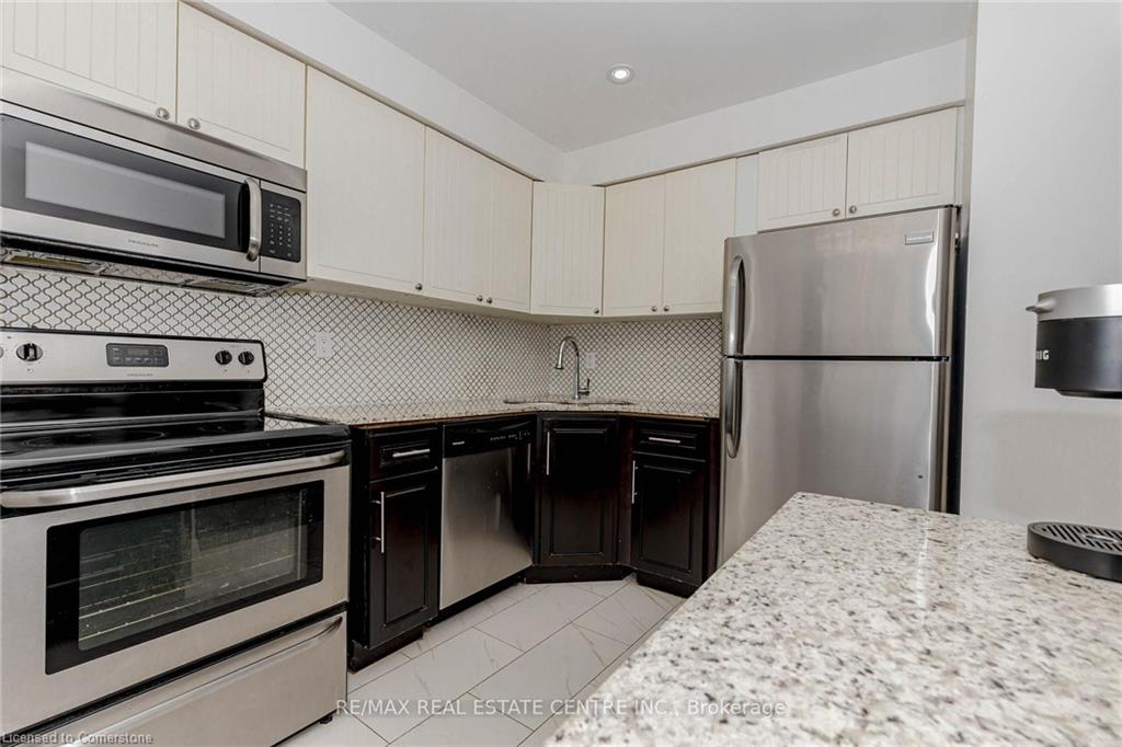 123-1526 Lancaster Drive Property Photo 37