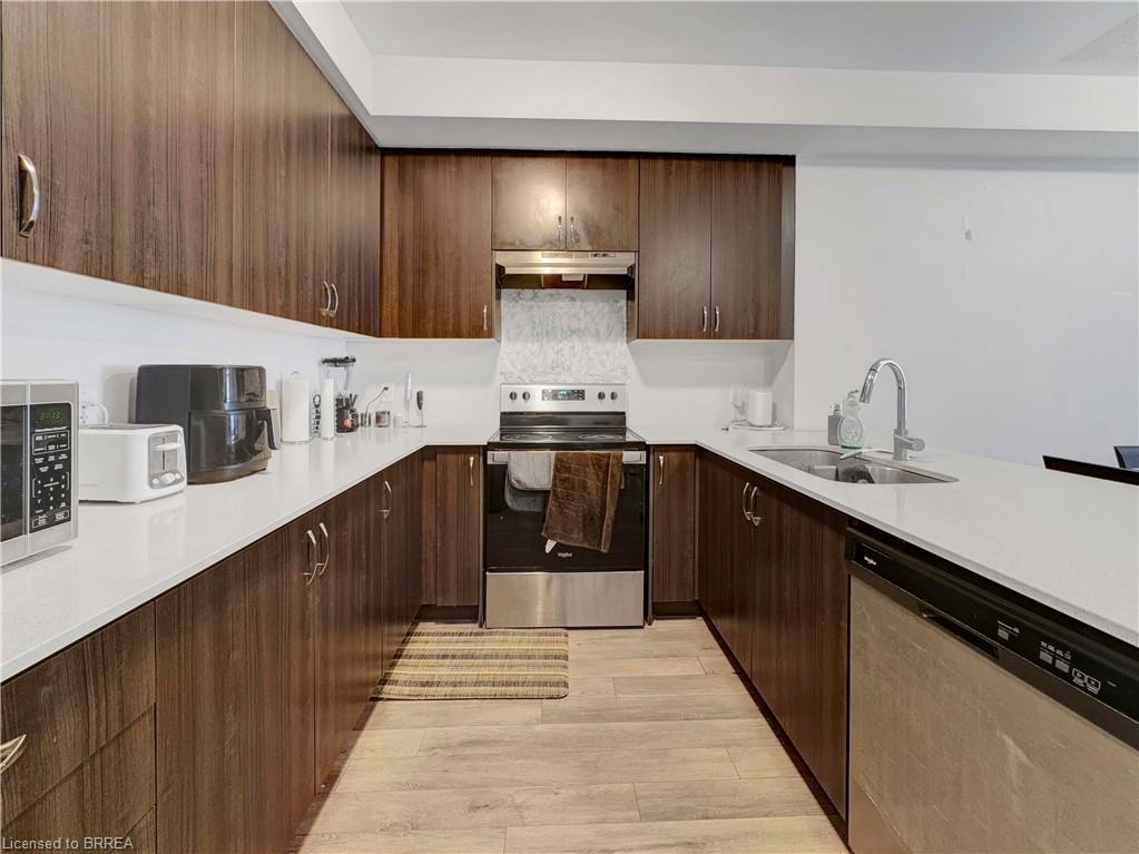 1105-585 Colborne Street Property Photo 9