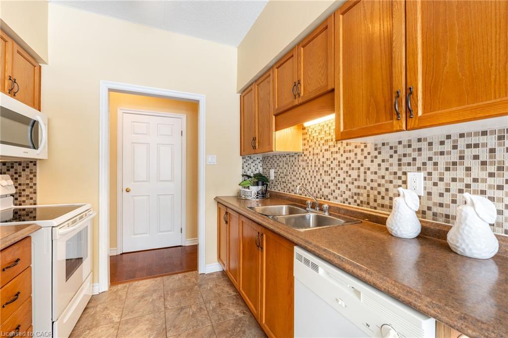 109-416 Limeridge Road E Property Photo 10