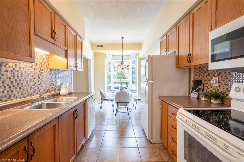 109-416 Limeridge Road E Property Photo 11