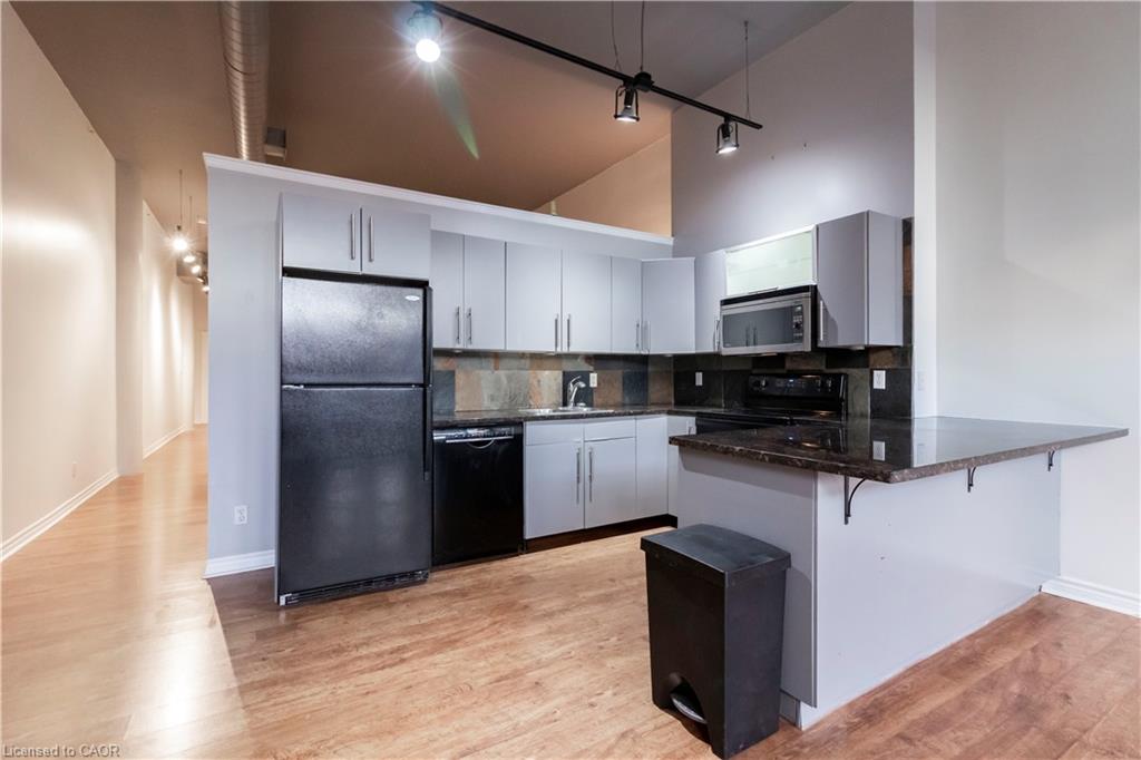 201-276 King Street W Property Photo 4