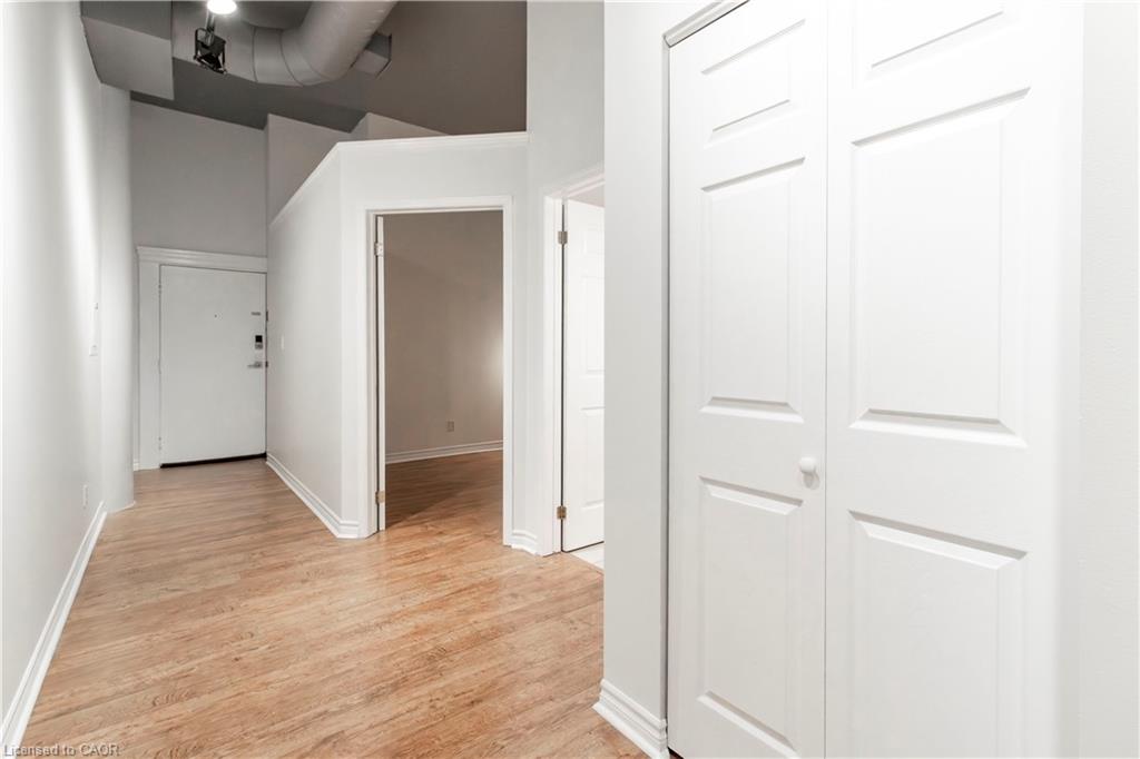 201-276 King Street W Property Photo 5