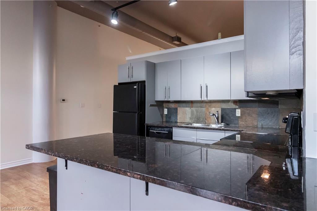 201-276 King Street W Property Photo 6